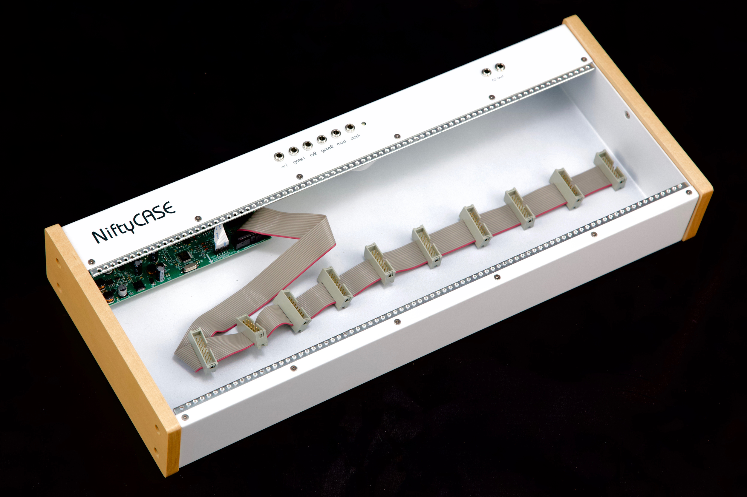 NiftyCASE - Affordable Powered 84hp Eurorack Modular Synthesizer